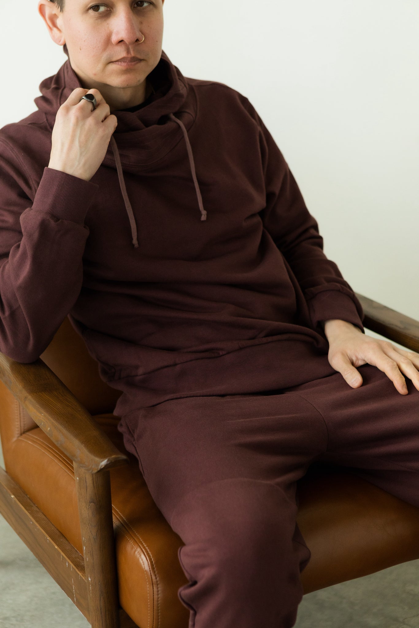 Viento Hoodie - Organic cotton hooded sweatshirt with a big hood and high neckline and deep pockets