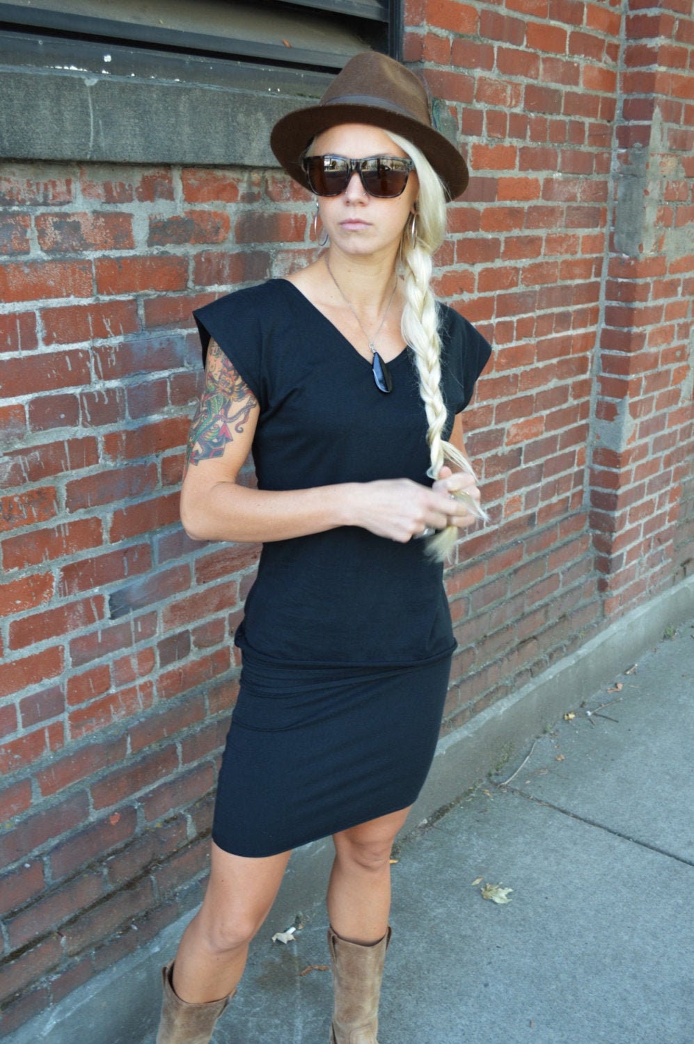 Organic cotton V-tee with front and back V neck - plain organic cotton t-shirt - the perfect layer!