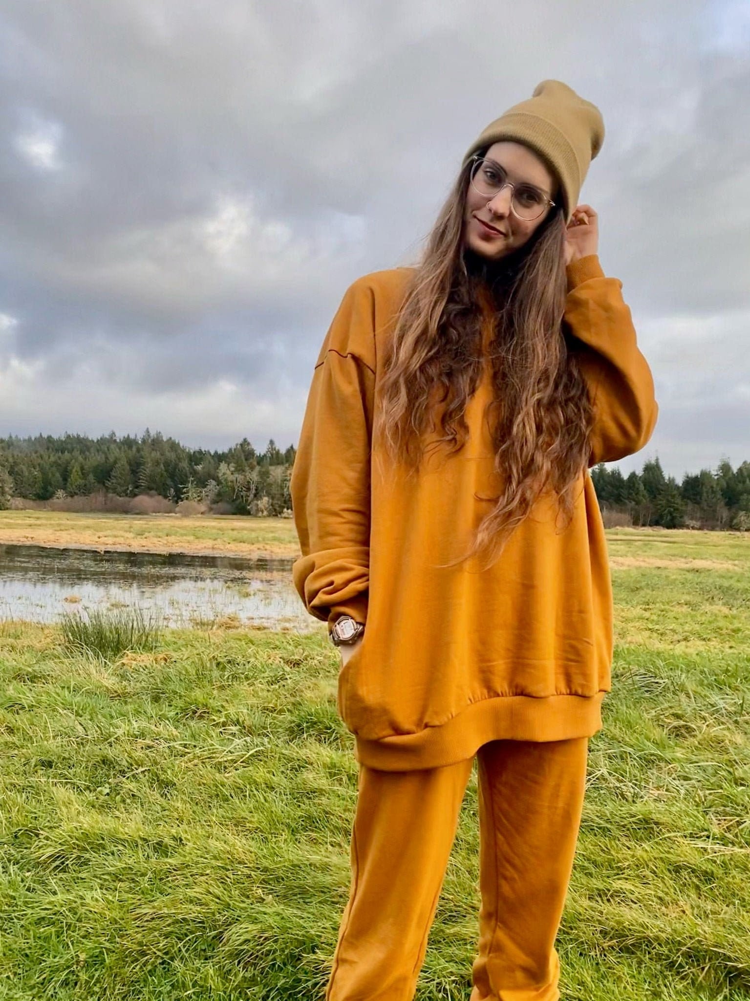 Nova Sweatshirt- round neck organic cotton fleece oversized sweatshirt with pockets