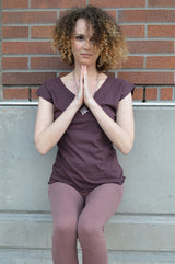 Organic cotton V-tee with front and back V neck - plain organic cotton t-shirt - the perfect layer!