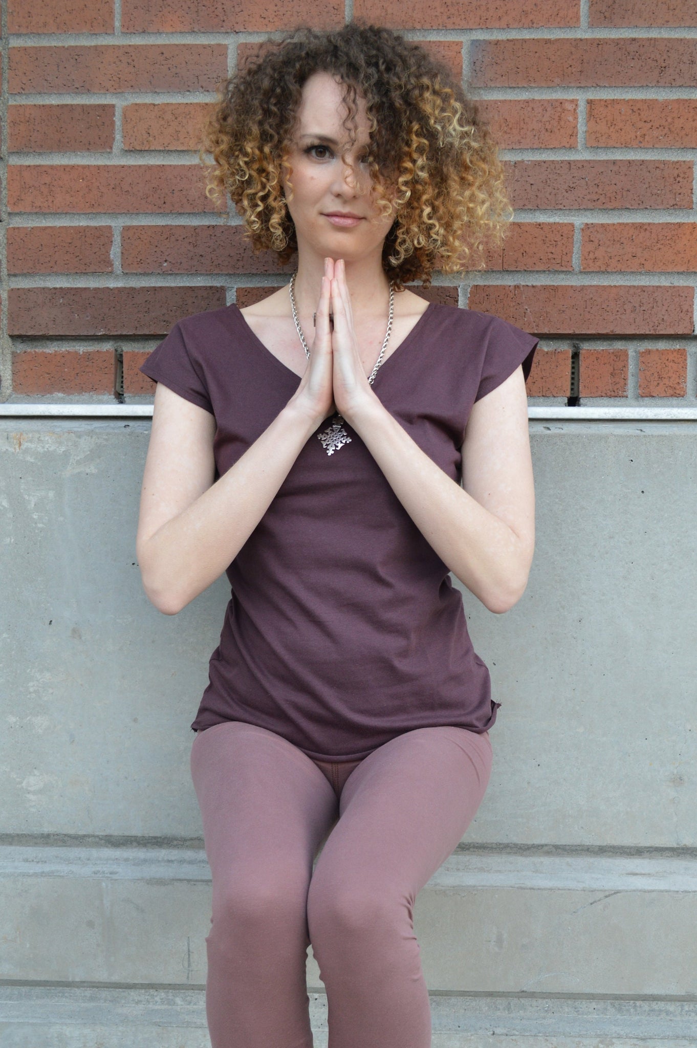 Organic cotton V-tee with front and back V neck - plain organic cotton t-shirt - the perfect layer!