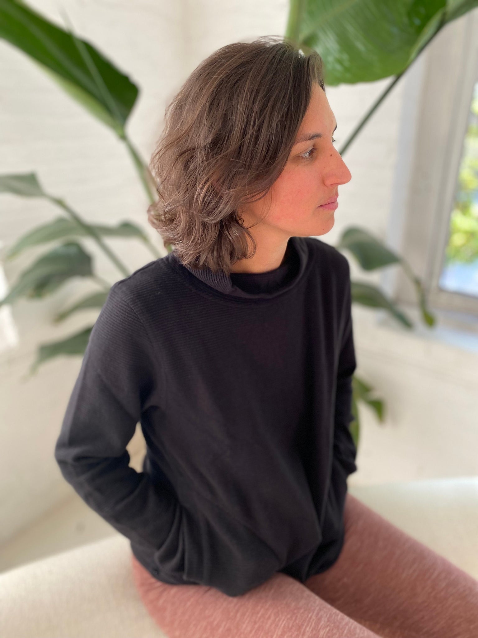 Viajera Sweater - High neck with pockets made from 100% organic cotton - full sleeve