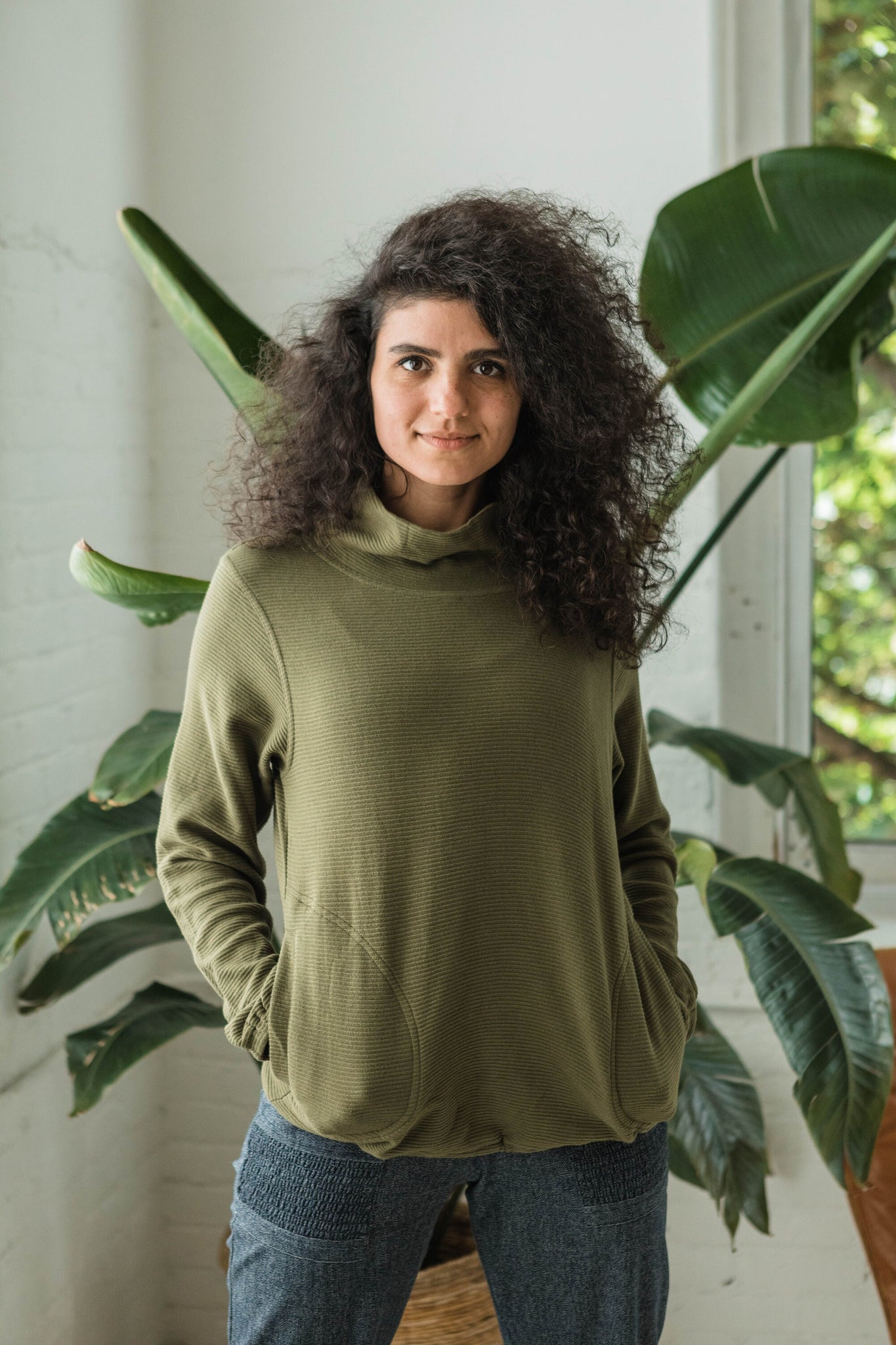 Viajera Sweater - High neck with pockets made from 100% organic cotton - full sleeve