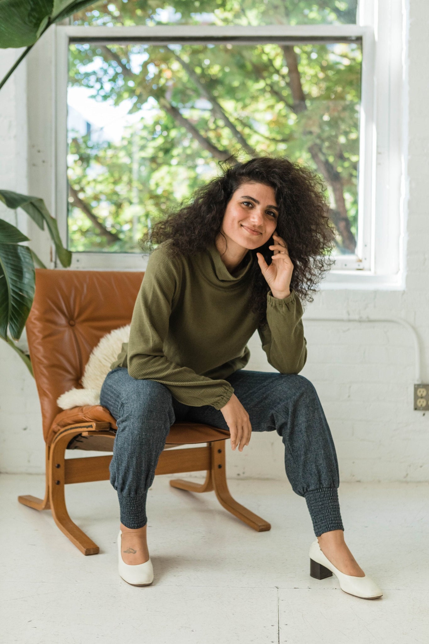 Viajera Sweater - High neck with pockets made from 100% organic cotton - full sleeve