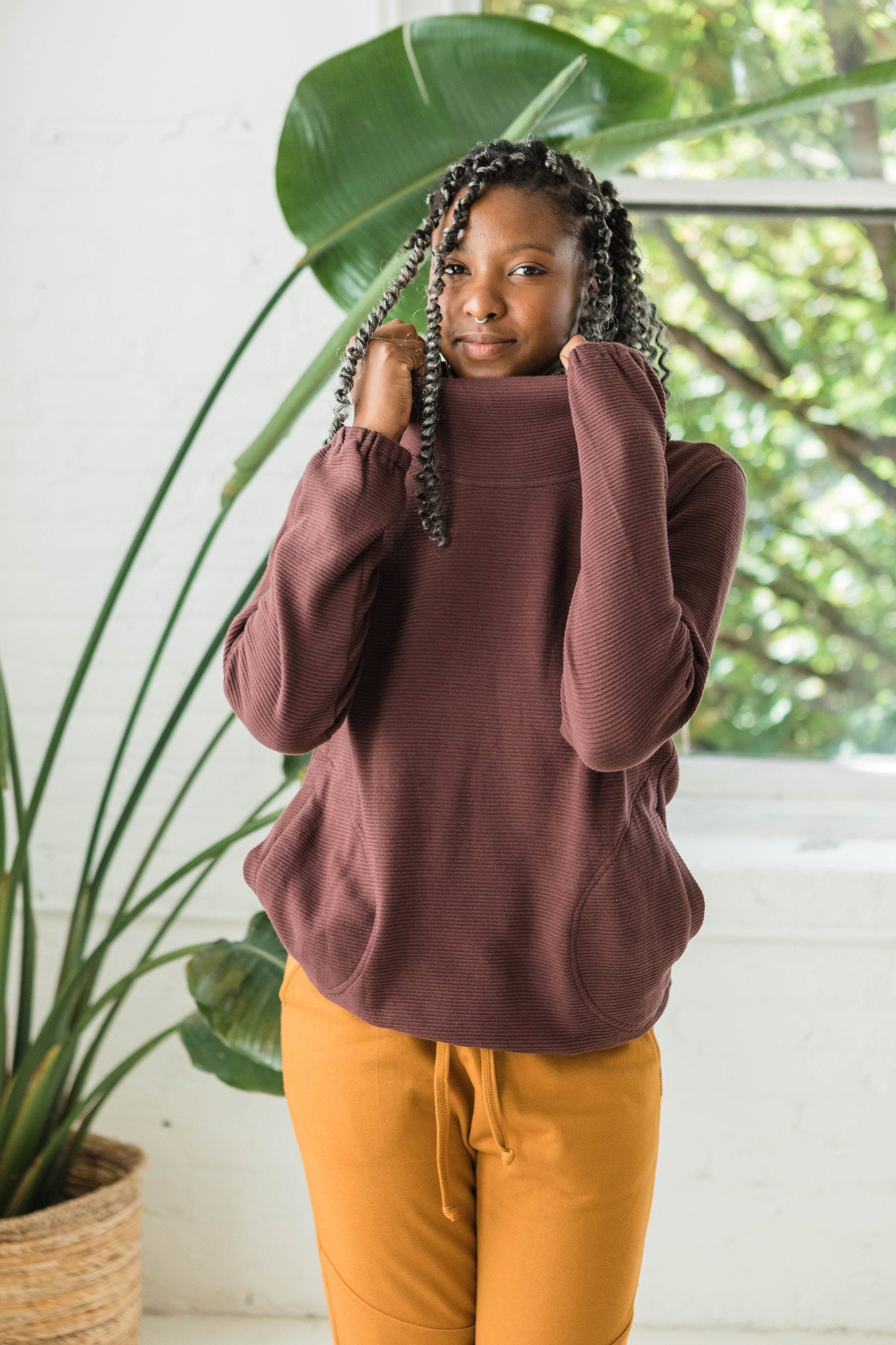 Viajera Sweater - High neck with pockets made from 100% organic cotton - full sleeve