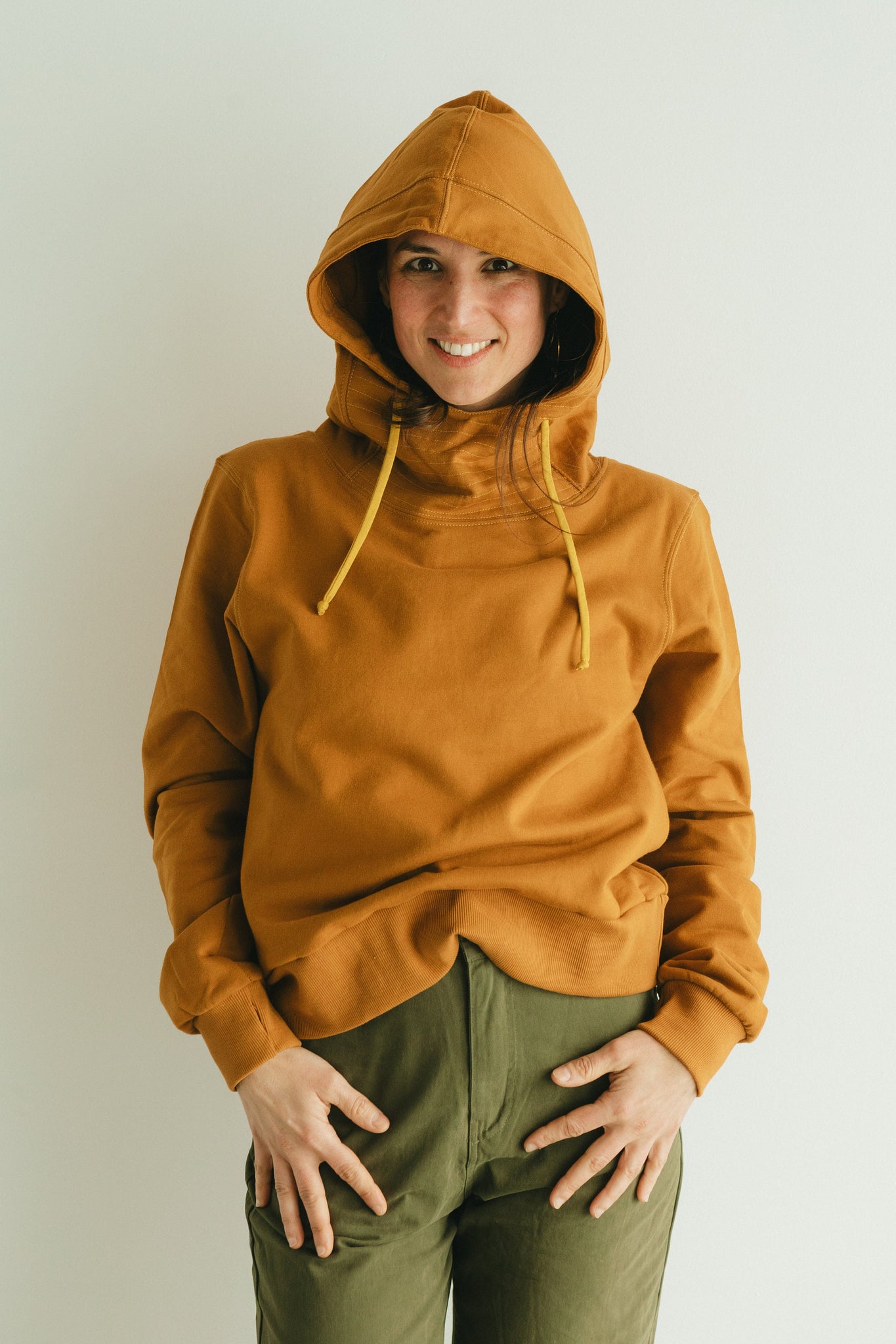 Viento Hoodie - Organic cotton hooded sweatshirt with a big hood and high neckline and deep pockets