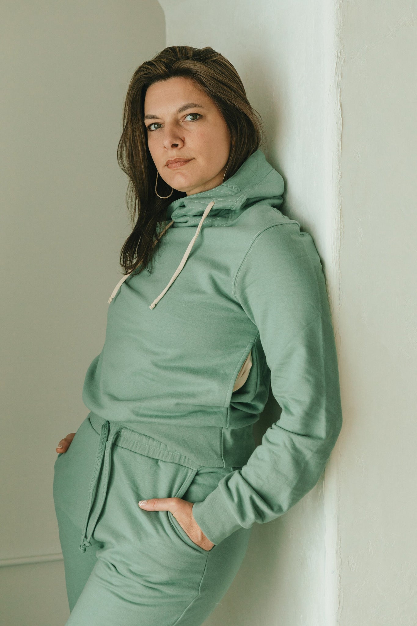 Viento Hoodie - Organic cotton hooded sweatshirt with a big hood and high neckline and deep pockets