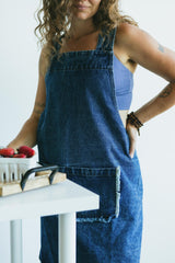 Stonewashed Denim Apron - Jean kitchenware - Organic cotton indigo dyed denim crossback apron with big pockets