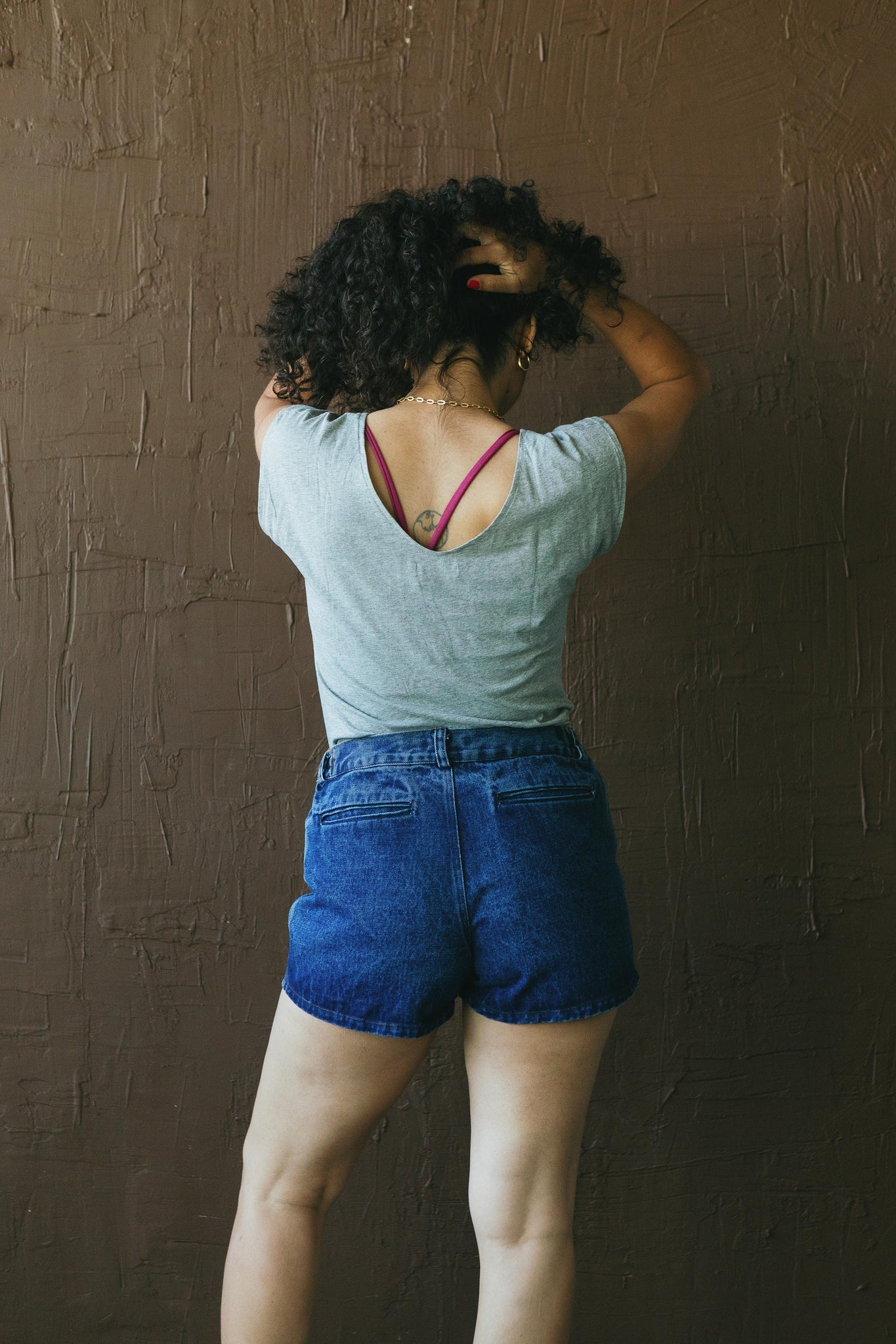 Organic cotton V-tee with front and back V neck - plain organic cotton t-shirt - the perfect layer!