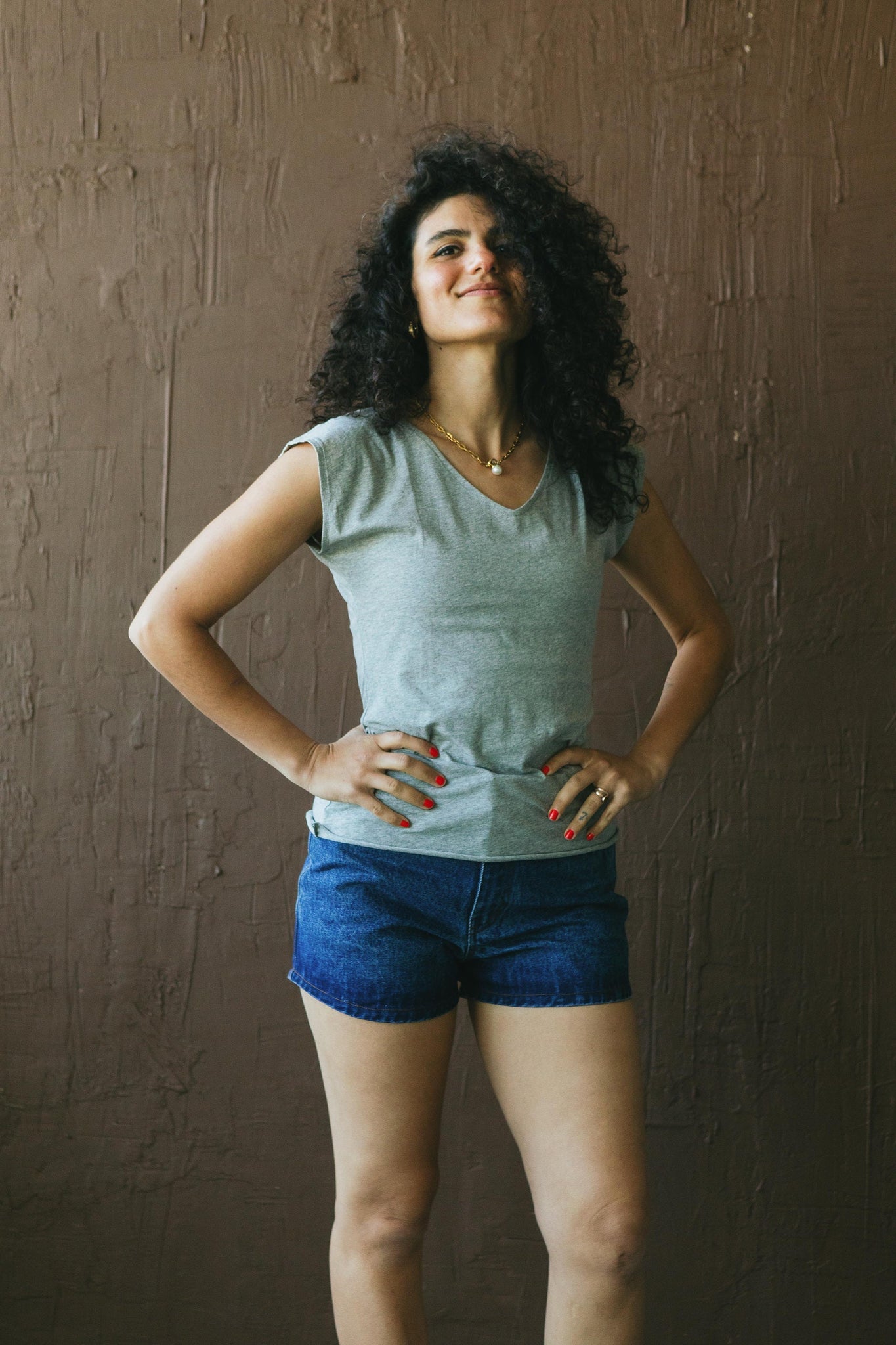 Organic cotton V-tee with front and back V neck - plain organic cotton t-shirt - the perfect layer!