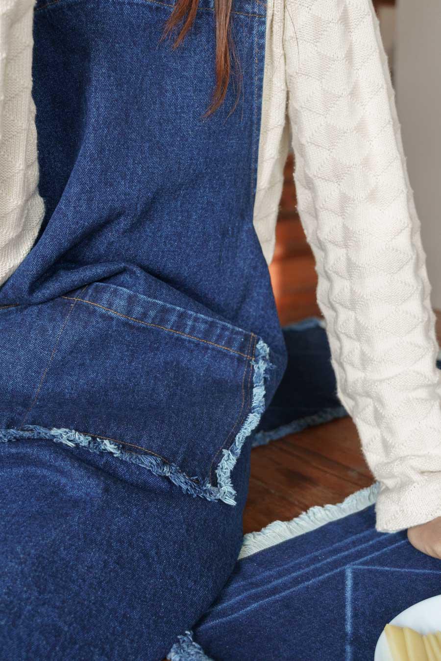 Stonewashed Denim Apron - Jean kitchenware - Organic cotton indigo dyed denim crossback apron with big pockets