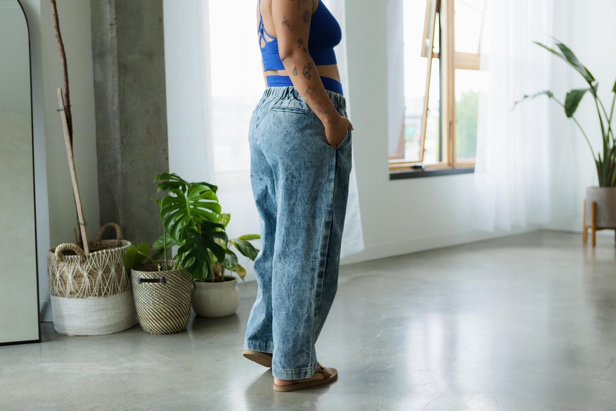 Jeans Número 2 - Wide leg organic cotton jeans with elastic waist and drawstring