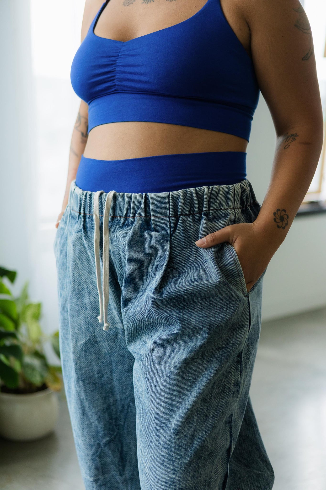 Jeans Número 2 - Wide leg organic cotton jeans with elastic waist and drawstring